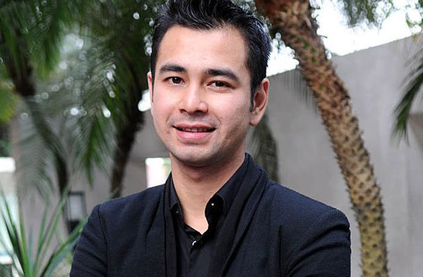 Raffi Ahmad adalah presenter, aktor, dan penyanyi berkebangsaan Indonesia